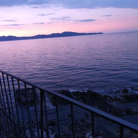 Albatros House *